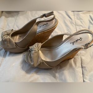 Chic Women's Beige Wedge Sandals